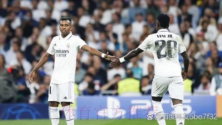 龙赛罗:皇马可考虑戴维斯 他8-2对巴萨时表现出色 龙赛罗:皇马可考虑戴维斯 他8-2对巴萨时表现出色